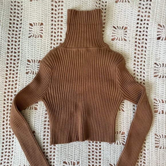 Cropped Turtleneck Ribbed Sweater - Picture 5 of 5